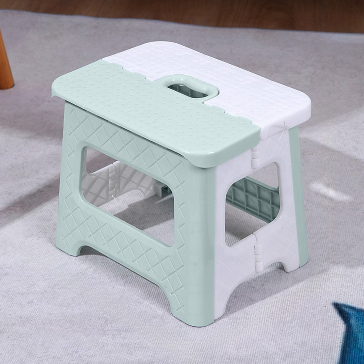 WKSCLPAI Househeld Folding Step Stool, Non-Slip Plastic Foldable Stool with Portable Handle, Lightweight Small Garden Stool for Space Saving, Light Blue and White